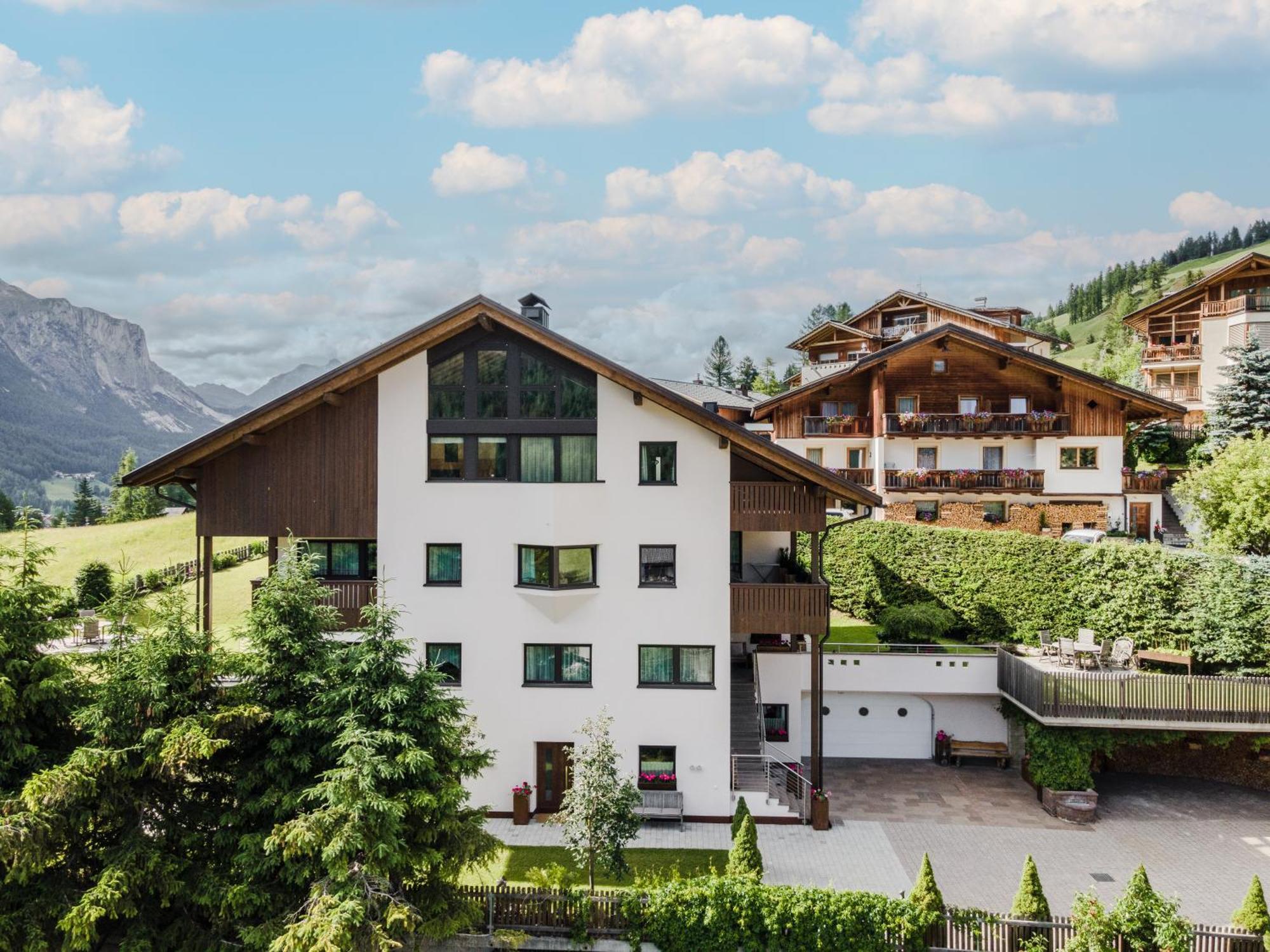 Apartment Ciasa Laoi San Cassiano  Eksteriør billede